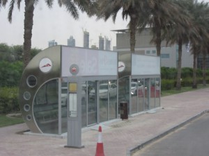 Klimatisierte Bushaltestelle in Dubai